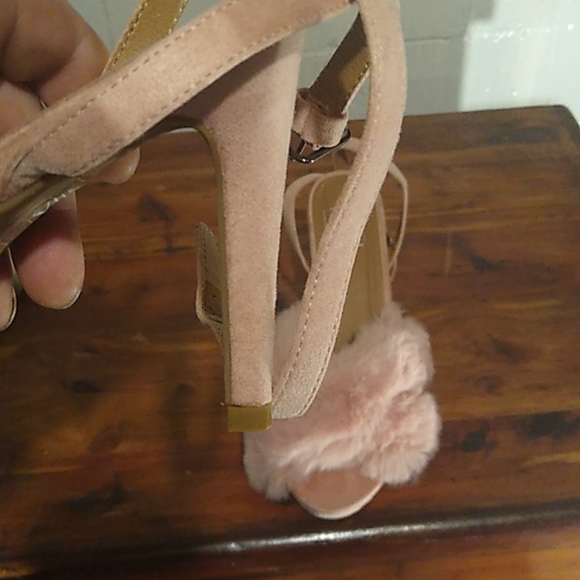 High heals pink fur - Picture 2 of 2